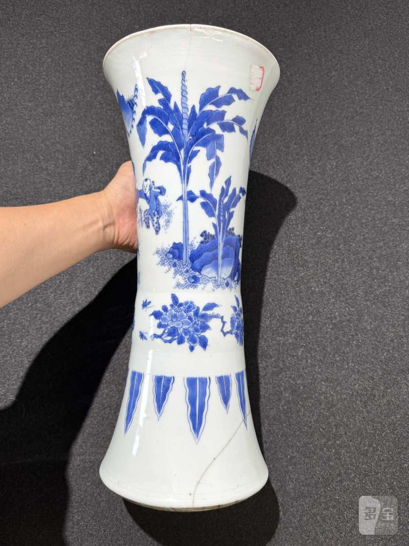 明崇祯 青花教子图花觚 - 图5